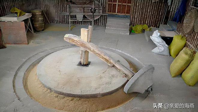 第三個(gè)老物件:水輪碾米機(jī)所以很多農(nóng)村人就會(huì)找瓦匠自己做青瓦